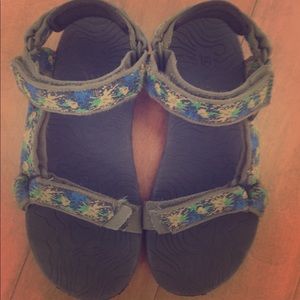 Teva sandals boys 4